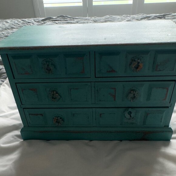 Wood jewelry box - Picture 2 of 3